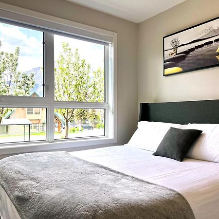 Brand New 2Br Condo With Outdoor Swimming Pool And Hot Tub Канмор Екстериор снимка
