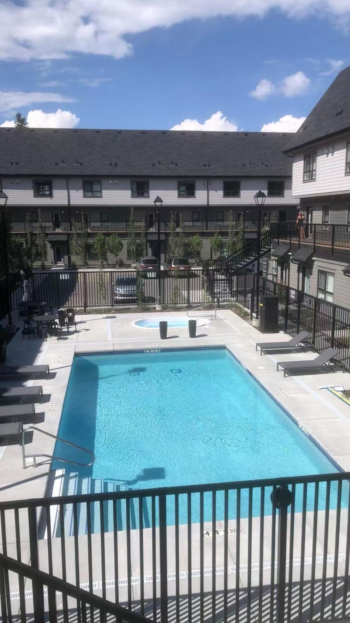 Brand New 2Br Condo With Outdoor Swimming Pool And Hot Tub Канмор Екстериор снимка