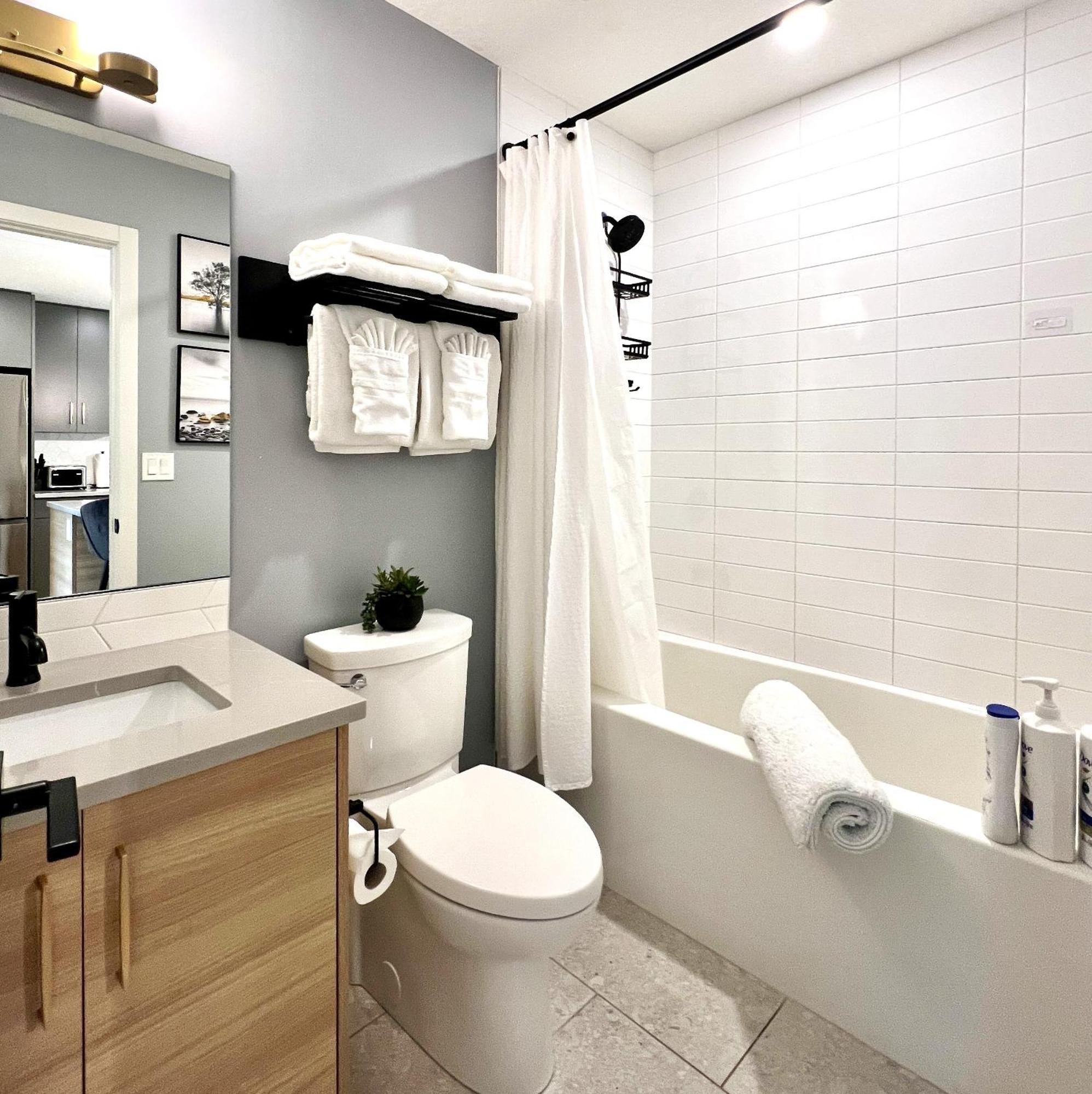 Brand New 2Br Condo With Outdoor Swimming Pool And Hot Tub Канмор Екстериор снимка
